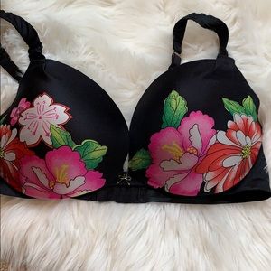 Slightly Used VS Plunge Bra Size 36DD
